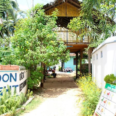 Moon Light Guest Bed & Breakfast มิริสซา ภายนอก รูปภาพ