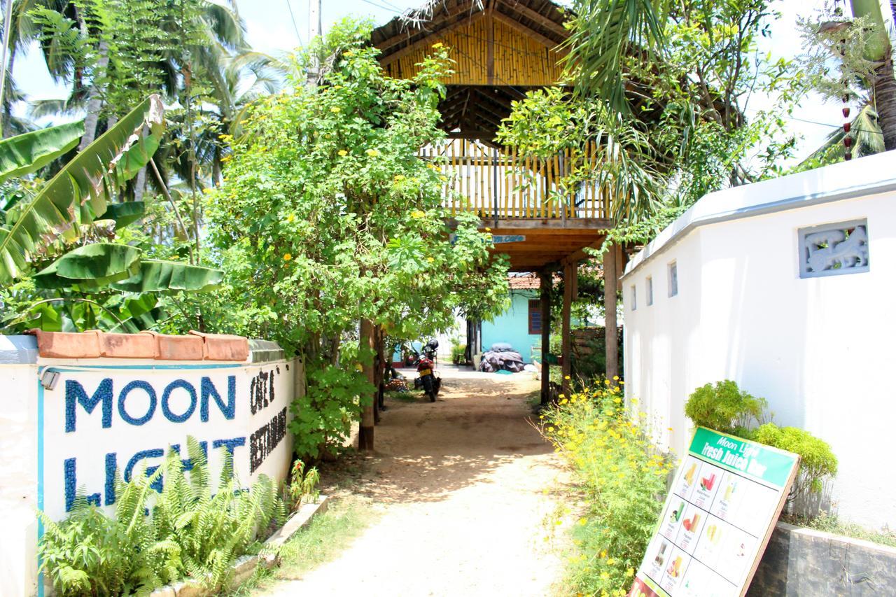 Moon Light Guest Bed & Breakfast มิริสซา ภายนอก รูปภาพ