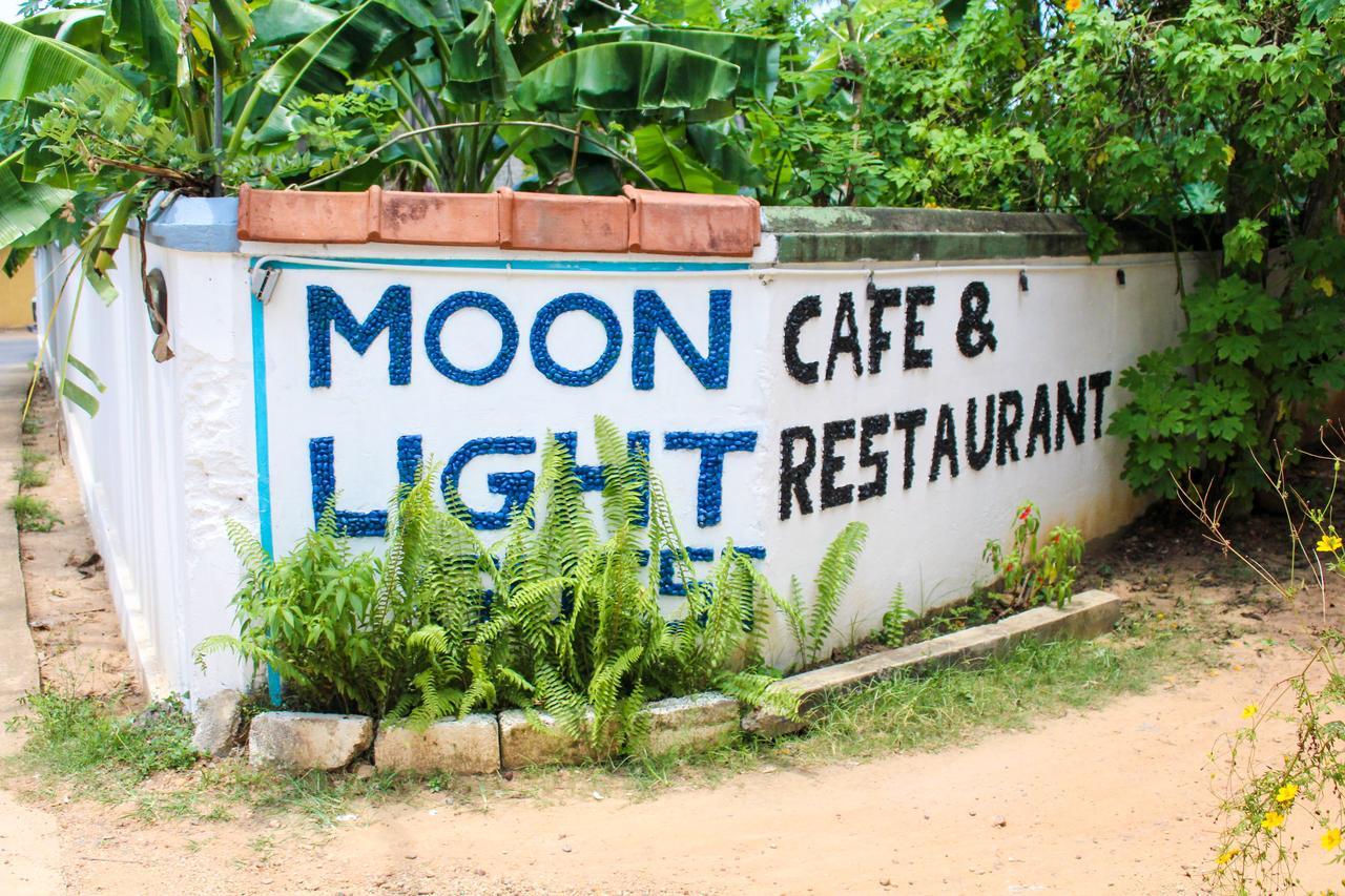 Moon Light Guest Bed & Breakfast มิริสซา ภายนอก รูปภาพ