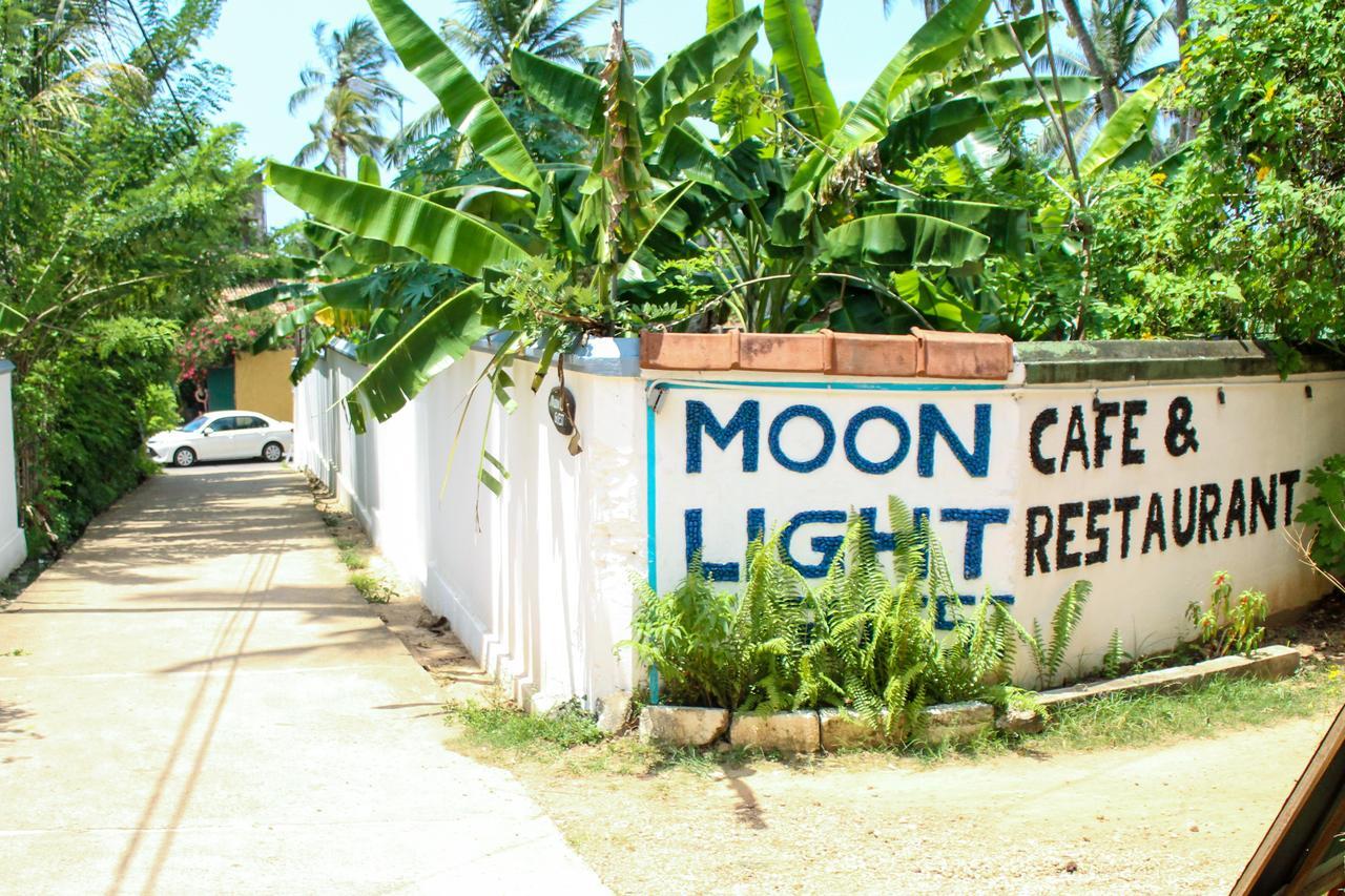 Moon Light Guest Bed & Breakfast มิริสซา ภายนอก รูปภาพ